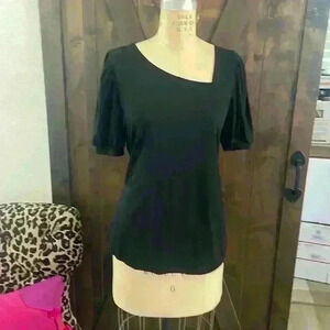 Conmite, asymmetric neckline black T-shirt.